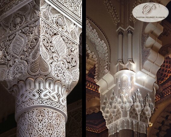 Colonnes marocaines aux chapiteaux sculptés